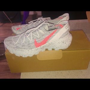 WOMEN Nike Hippie 7.5 ..Worn once